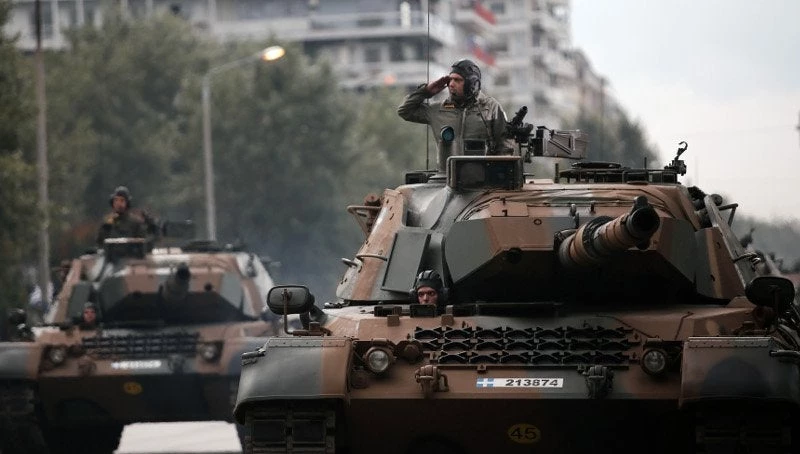 Δείτε ζωντανά την στρατιωτική παρέλαση στην Θεσσαλονίκη – Στέλνουμε ηχηρό μήνυμα στην Τουρκία – Ιαχή των Ποντίων: «Η Μακεδονία είναι Ελληνική»